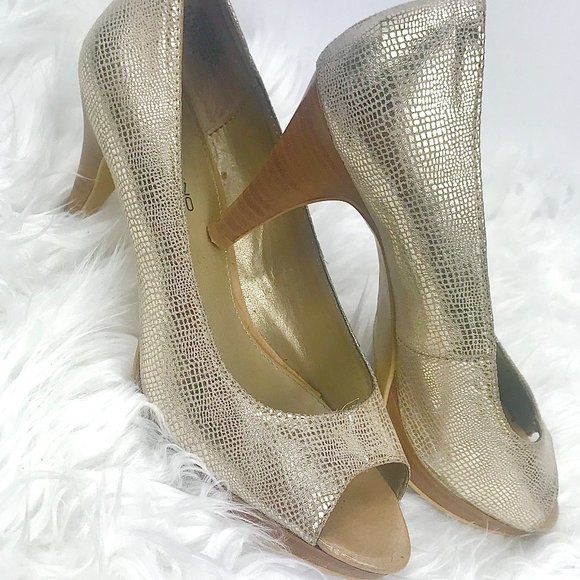 BANDOLINO Myhah Gold Metallic Peep Toe Heels, Sz 6 - Picture 2 of 8